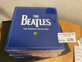 Records : THE BEATLES singles collection modern bo