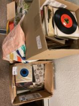 Records : 2 boxes of 7" singles 500+ unsorted - go