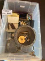 Collectables : Trinkets, jewellery etc within box