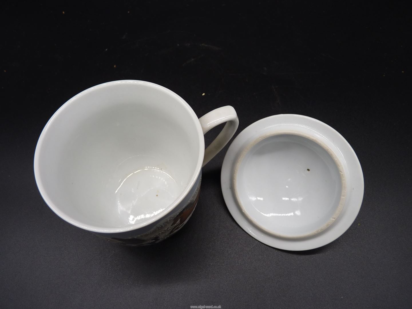 A quantity of oriental china including bowls, rectangular dishes, cups and saucers. - Image 4 of 7