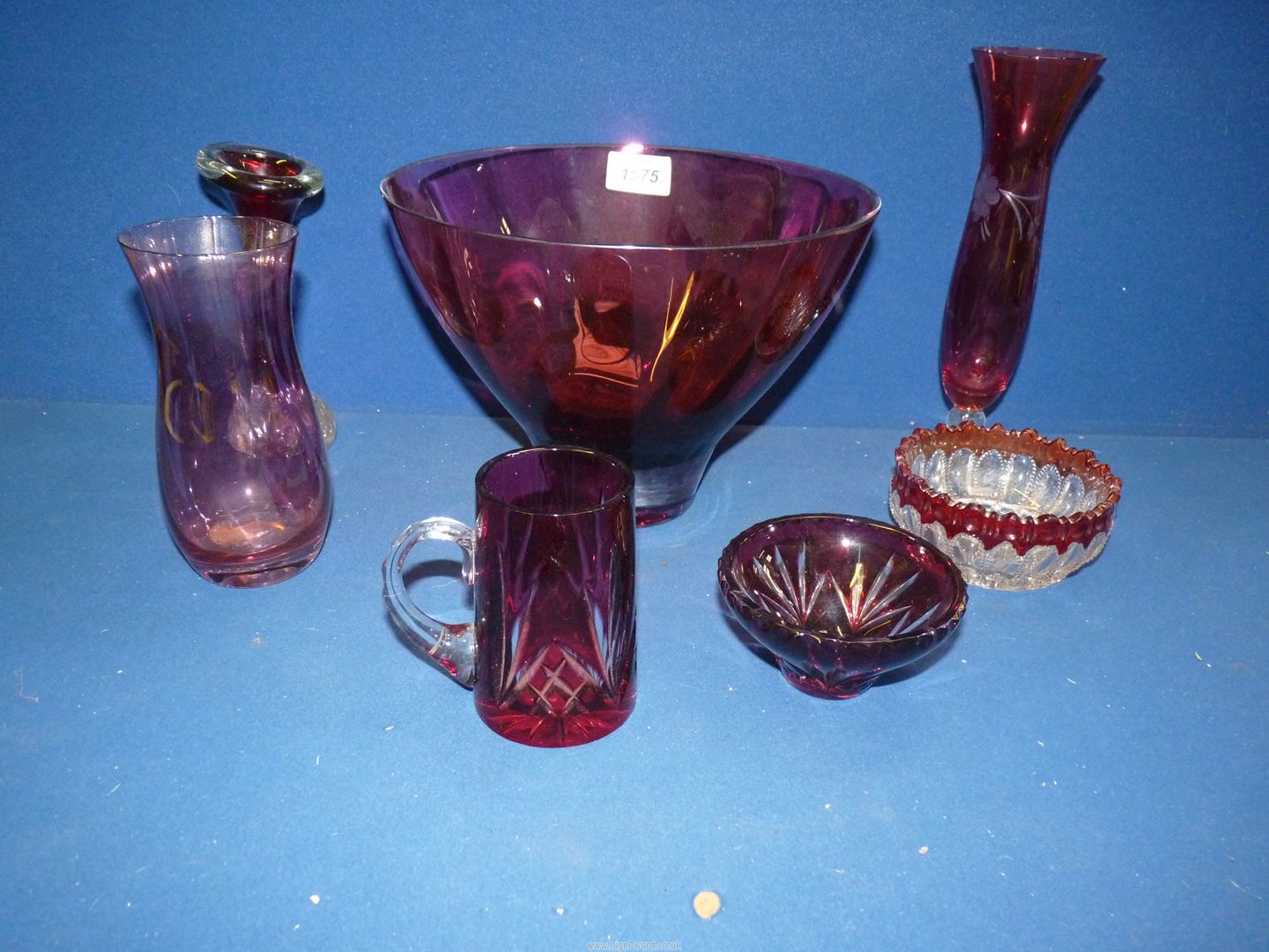 A large Cranberry swirl dish, small tankard, vase and dish. - Image 2 of 3