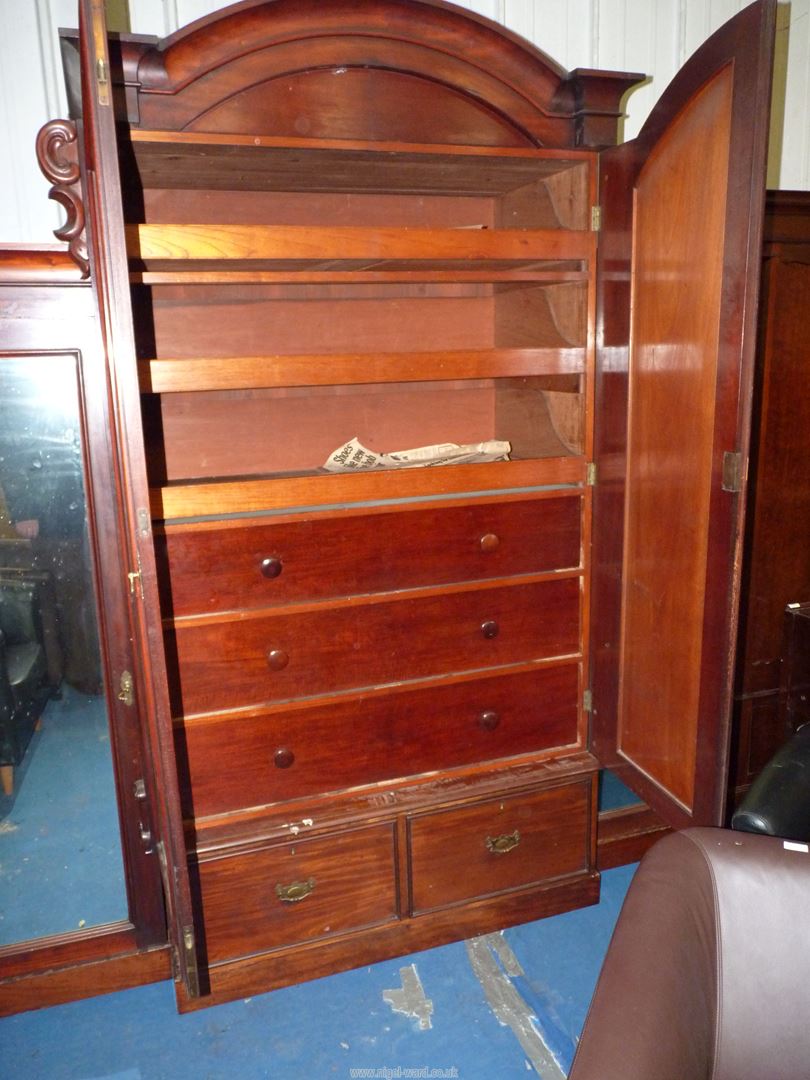 An imposing break-front Mahogany wardrobe the arched centre section having a pair of opposing doors - Image 3 of 4