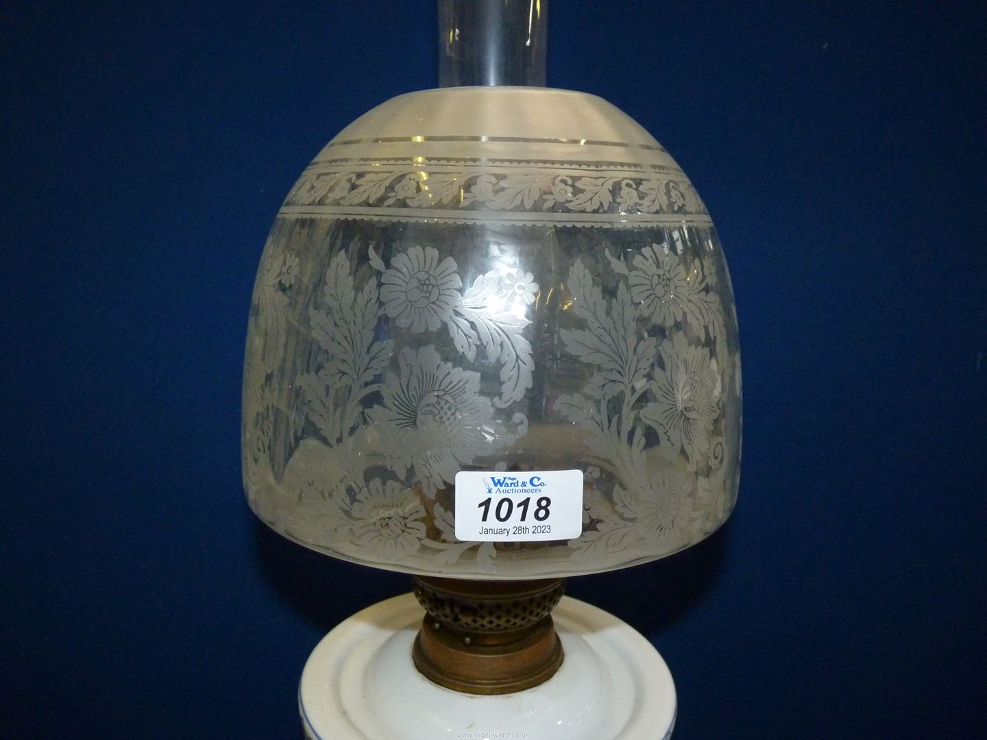 An Oil lamp having cast base, blue and white china reservoir and etched shade, plus chimney. - Image 3 of 4