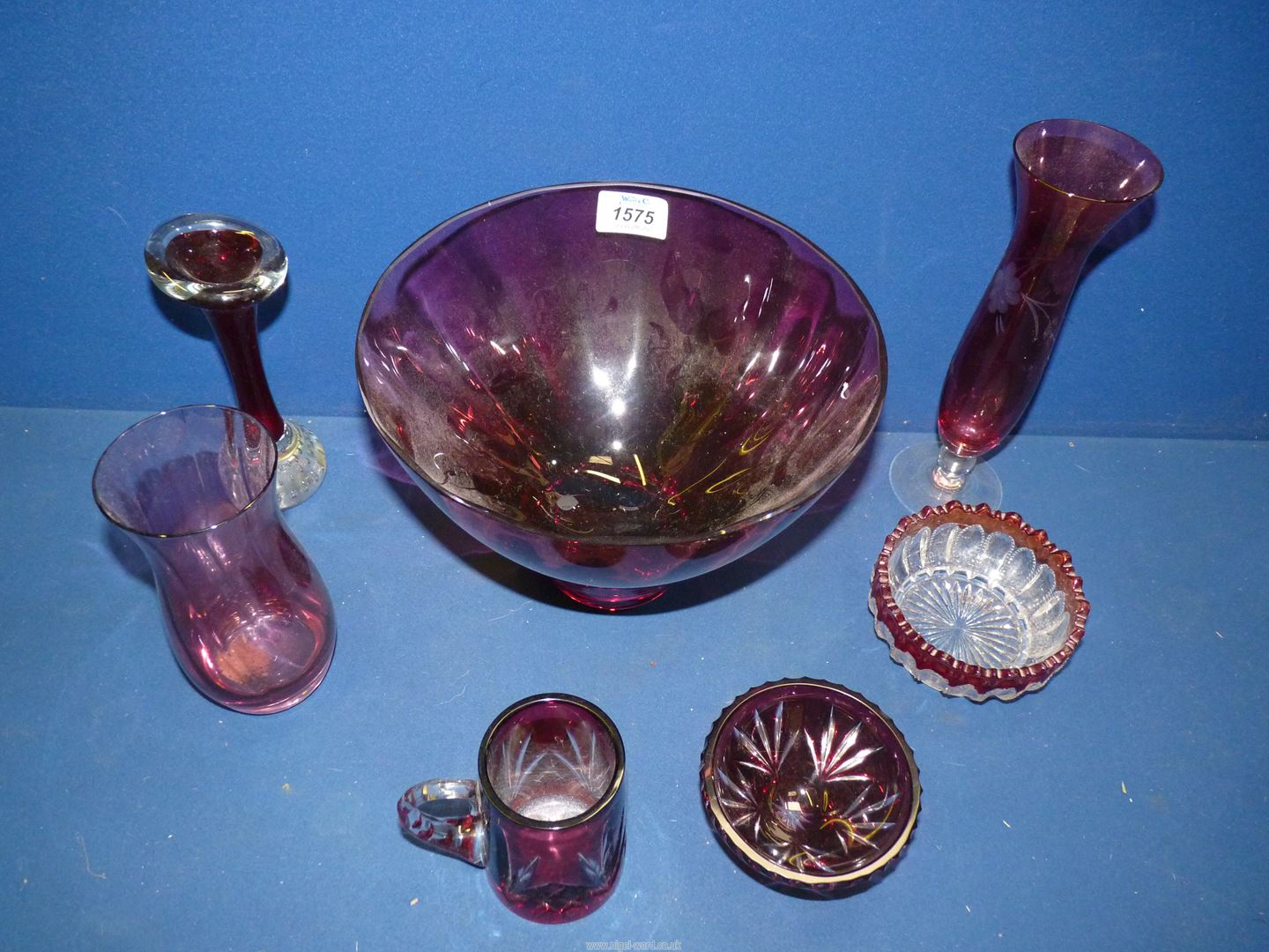 A large Cranberry swirl dish, small tankard, vase and dish. - Image 3 of 3