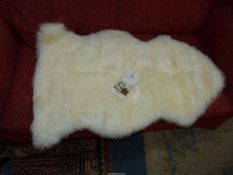 A very good quality Ivory white coloured sheepskin rug 43" x 28" approx.