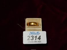 A 22ct Birmingham gold wedding ring, makers H.S. (H. Samuel Ltd.), date letter 's', Size K.