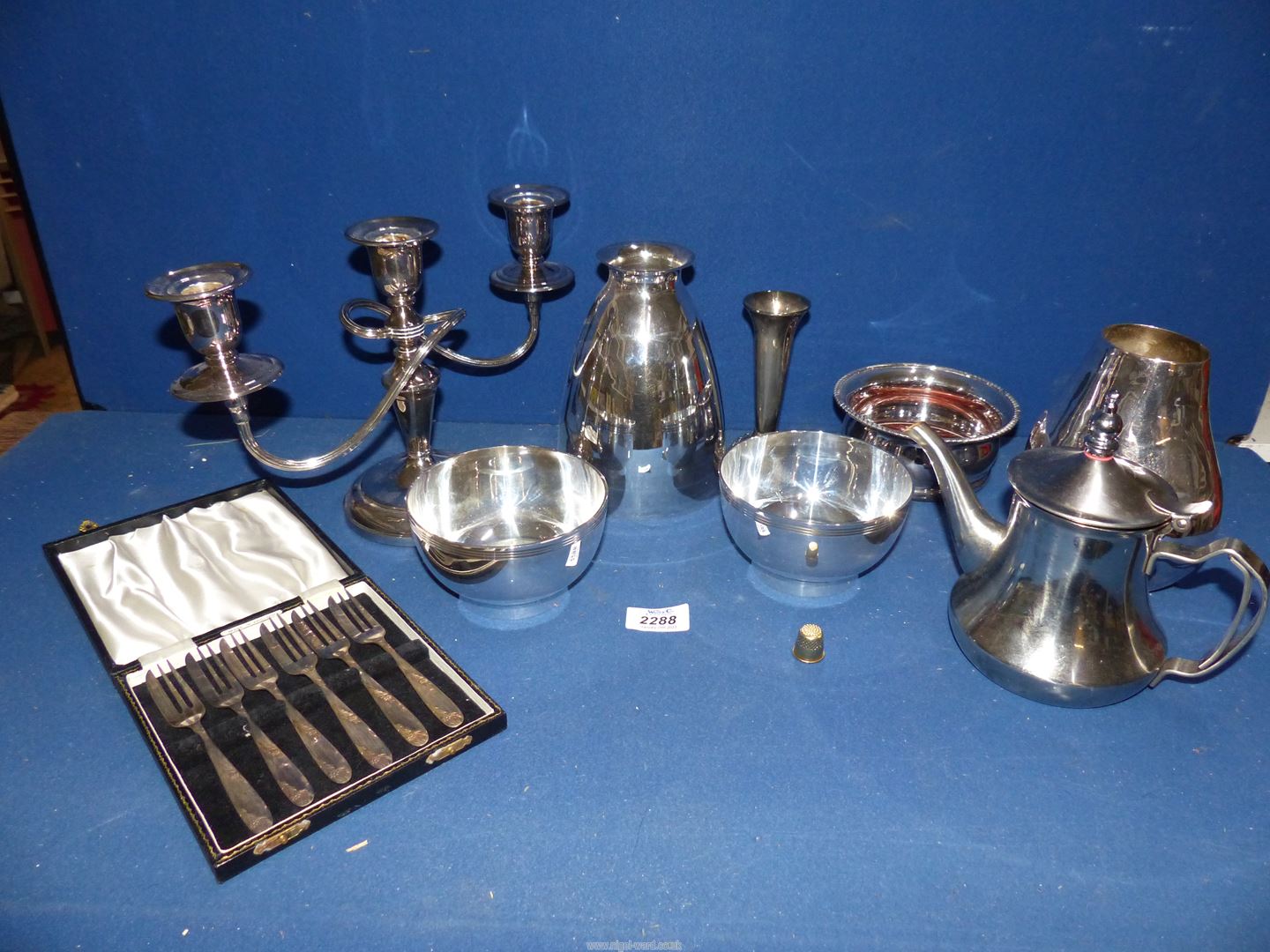 A small quantity of silver plate including candelabra, cased set of pastry forks, coaster, bud vase, - Image 2 of 2
