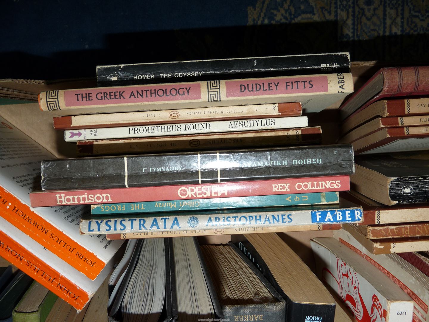 A box of books including 'A Companion to Greek Studies', 'The Tales of Troy', - Bild 5 aus 6