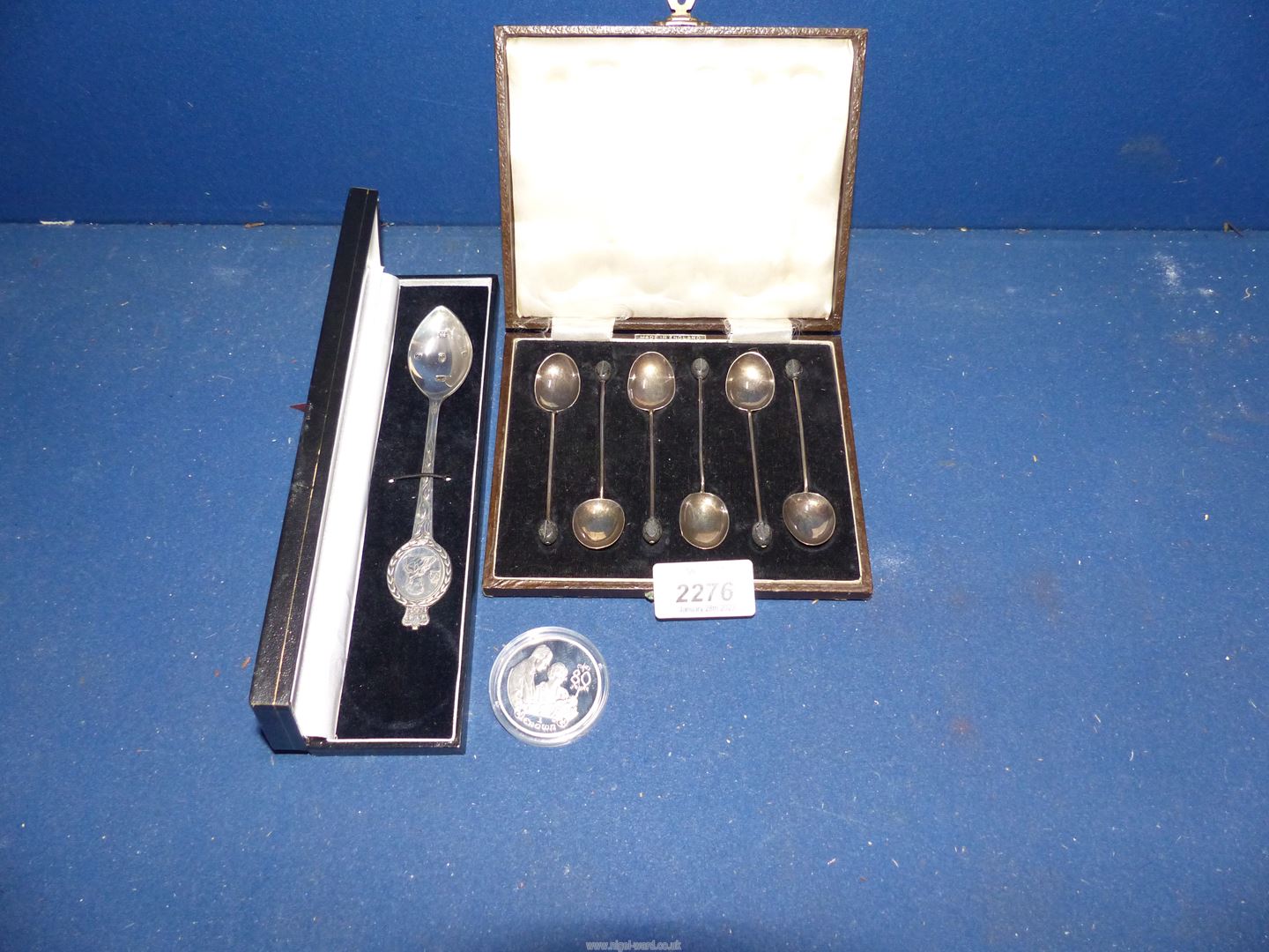 A cased set of six Birmingham silver coffee spoons dated 1930, - Image 2 of 2