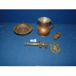 A small quantity of brass and copper including tankard, horse brass etc.