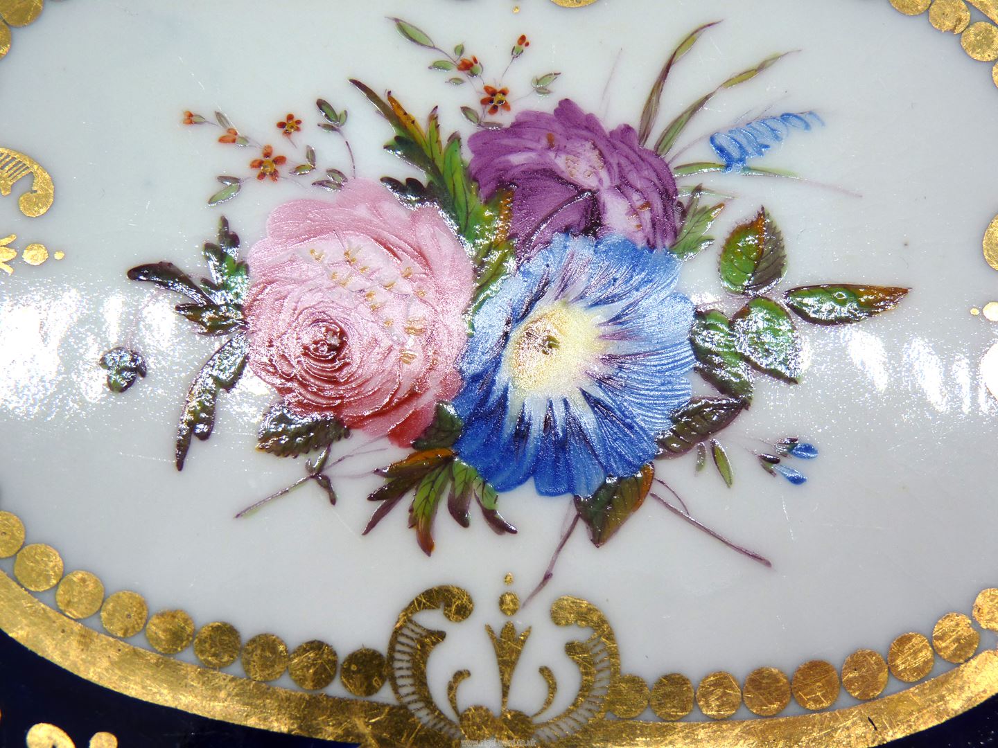 An early 19th Century Coalport porcelain teapot stand painted in cobalt blue with reserves of pink - Image 2 of 3