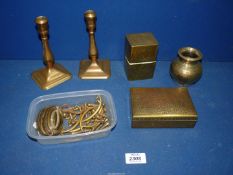 A quantity of brass to include a pair of square based candlesticks (7" tall),