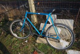 A gents Raleigh Eclipse Bicycle, 12 gears, blue.