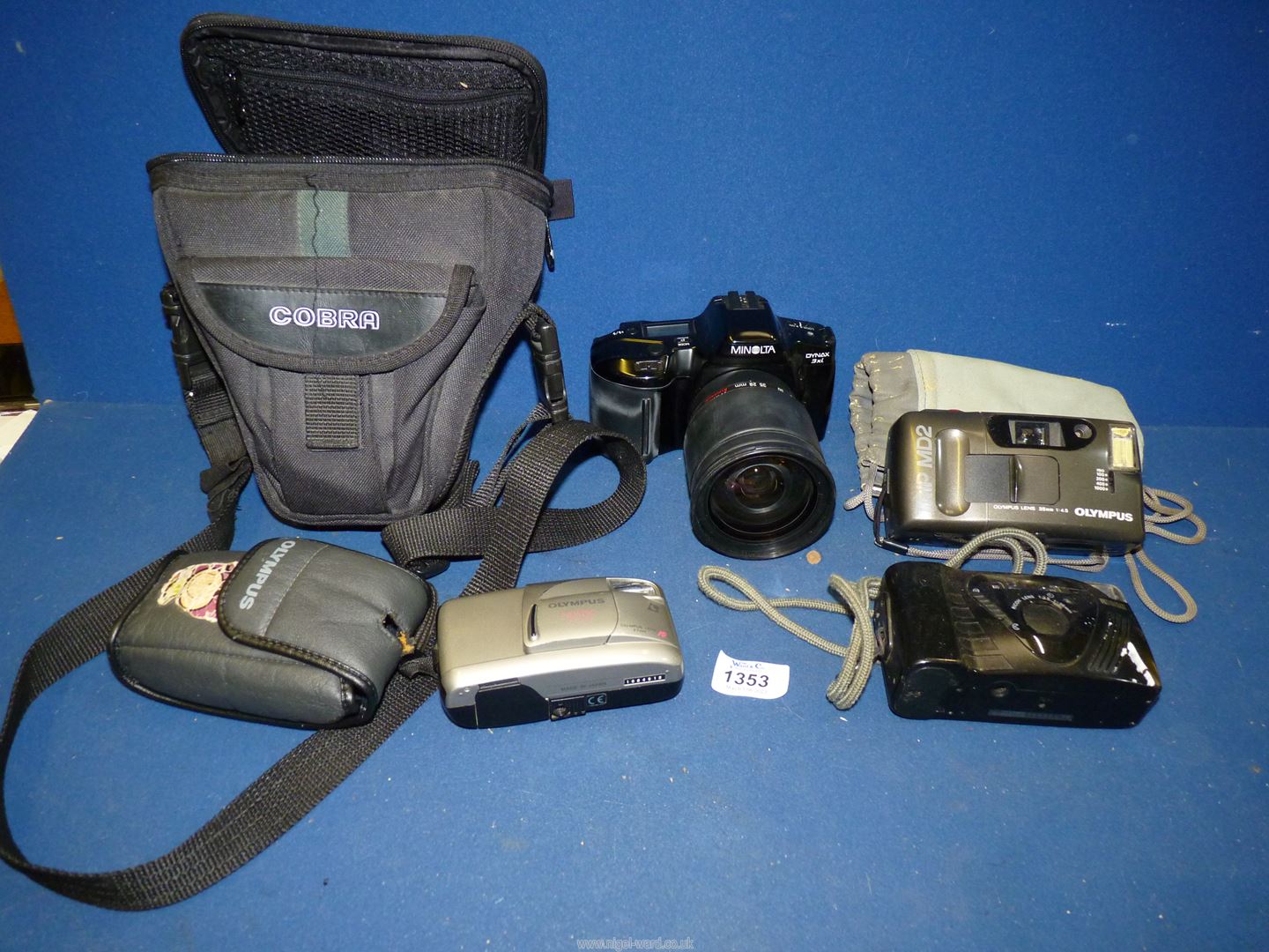 A Minolta Dynax 3xi autofocus 35mm SLR Camera with a Tamron AF 28-200mm f/3.8-5.