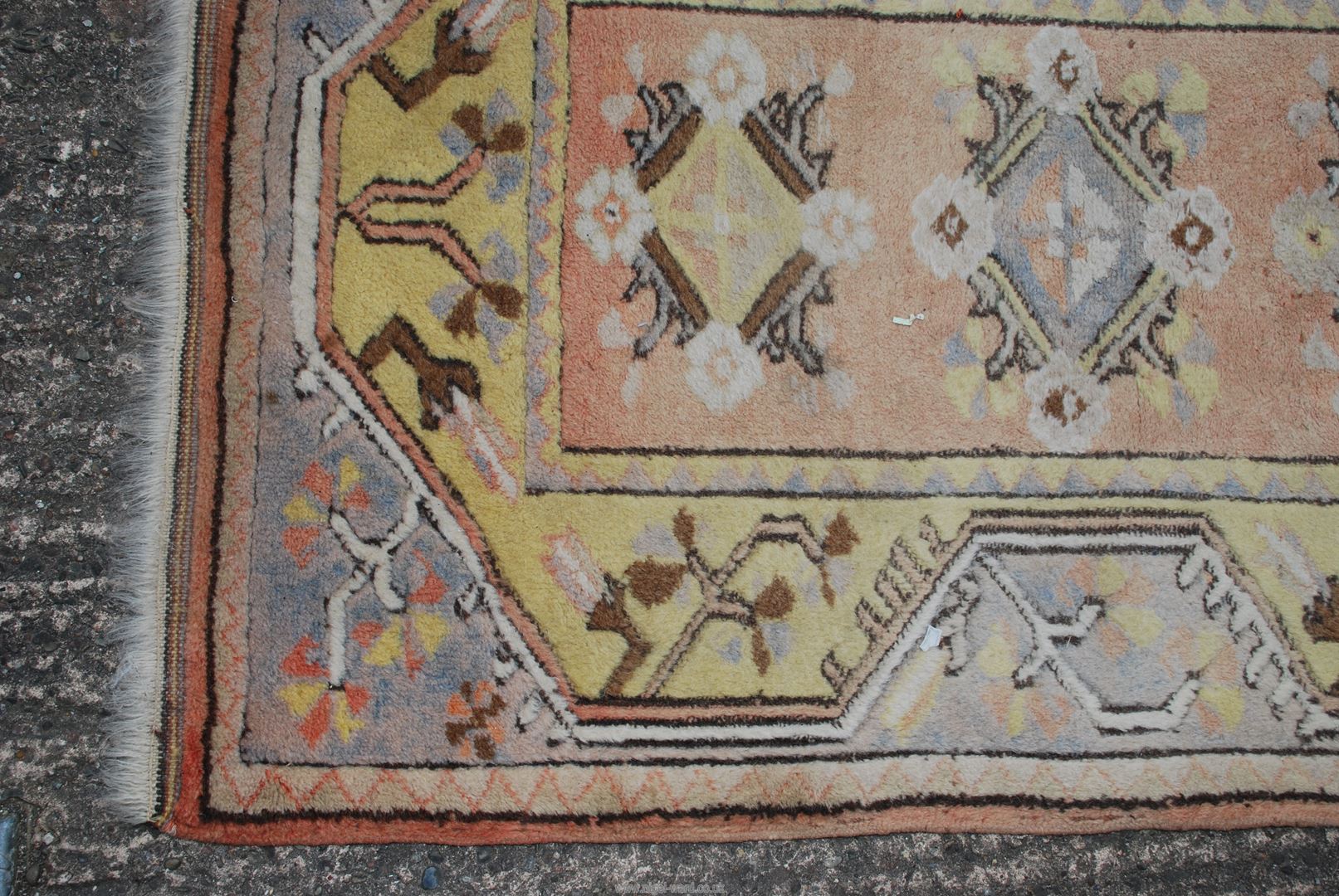 A pink and yellow ground Runner with geometric pattern, fringed, slightly faded, - Image 3 of 4
