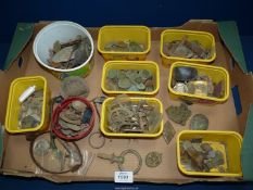 A quantity of archaeology/metal detecting finds including buckles, coins, pen knives, pottery, etc.