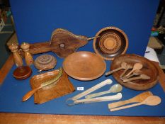 A quantity of miscellanea to include bellows, crumb tray & brush, bowls, salt & pepper mills,