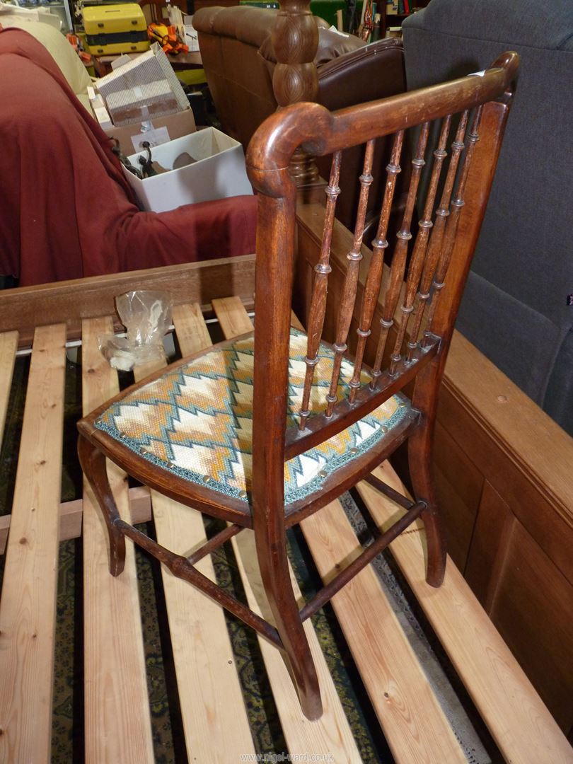 An appealing Mahogany/Satinwood framed spindle backed side Chair standing on cabriole front legs - Image 2 of 5