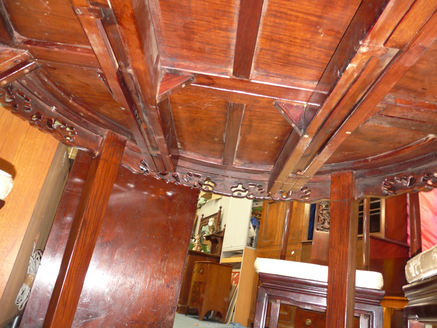 An oriental dark hardwood Chinoiserie circular Dining Table having a fretworked and carved frieze - Image 3 of 9