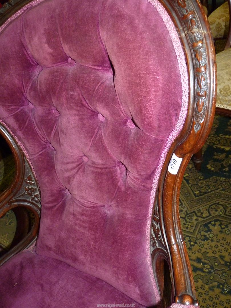 A Mahogany/Walnut framed Victorian button-backed open armed Armchair having art nouveau style - Image 4 of 4