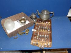 A quantity of metalware to include pewter teapot, sugar bowl, silver plated milk jug,