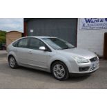 A Ford Focus Ghia T 1596 cc petrol-engined five door Saloon motor Car, finished in silver,