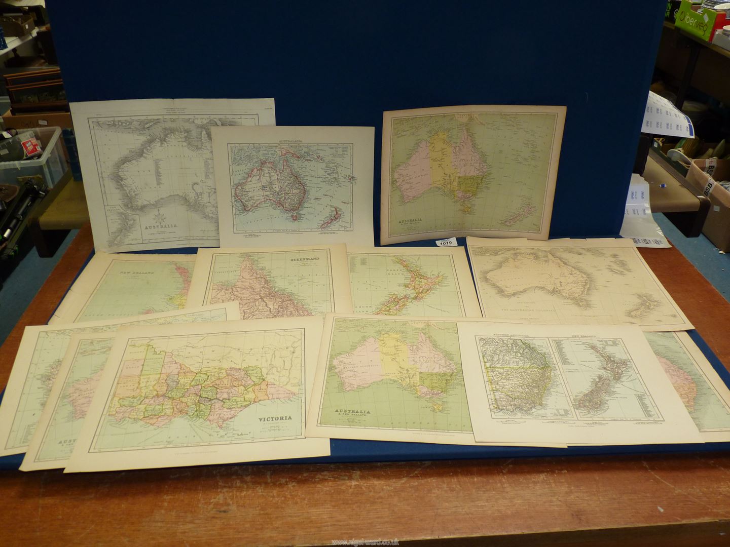 A quantity of loose maps of Australia and New Zealand some taken out of books,
