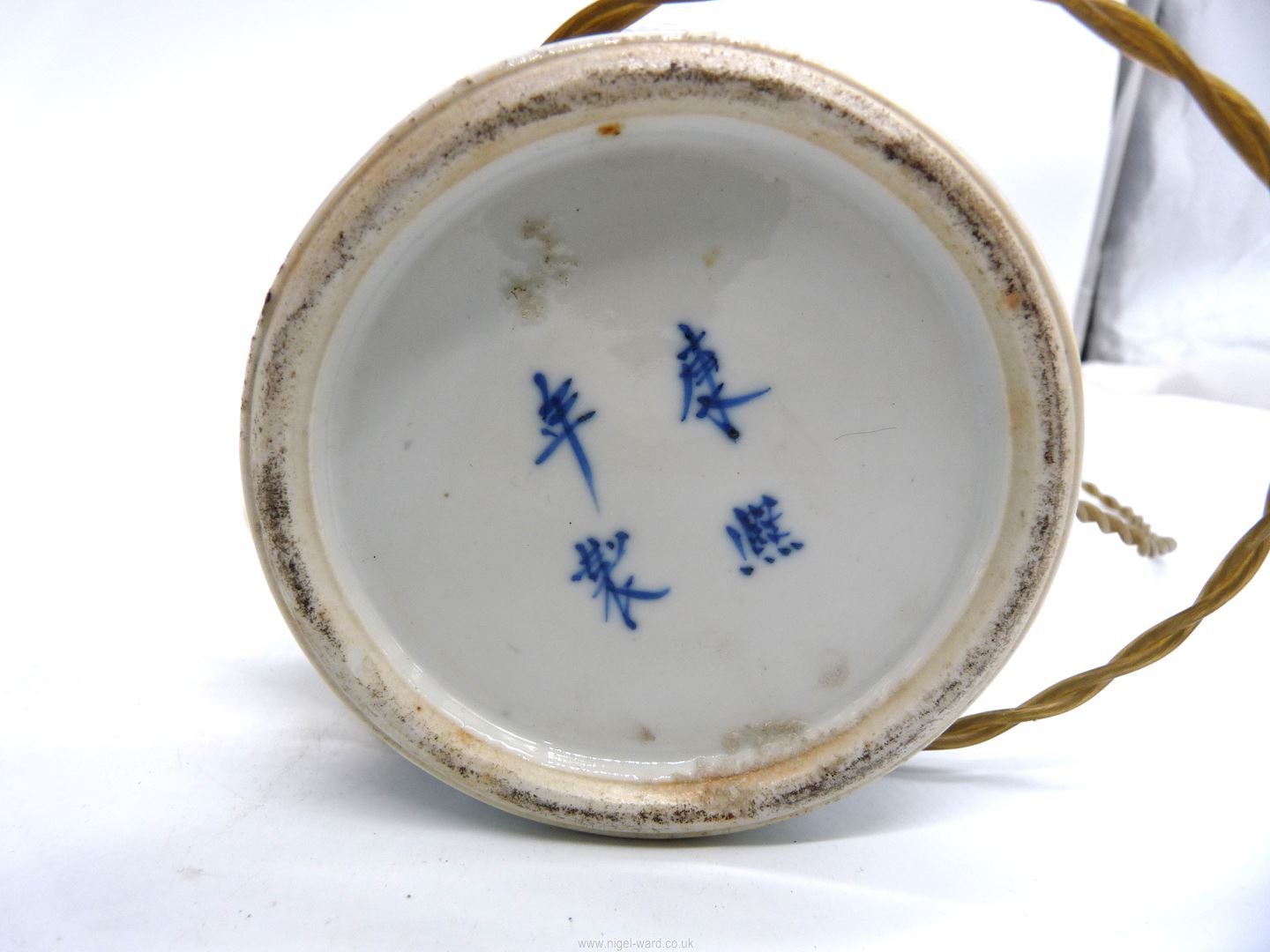 An oriental lamp with four character mark to base in blue, 13½" tall. - Image 3 of 3