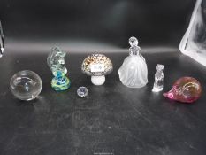 A small quantity of glass paperweights and ornaments including; Wedgwood mushroom, Mdina horse,