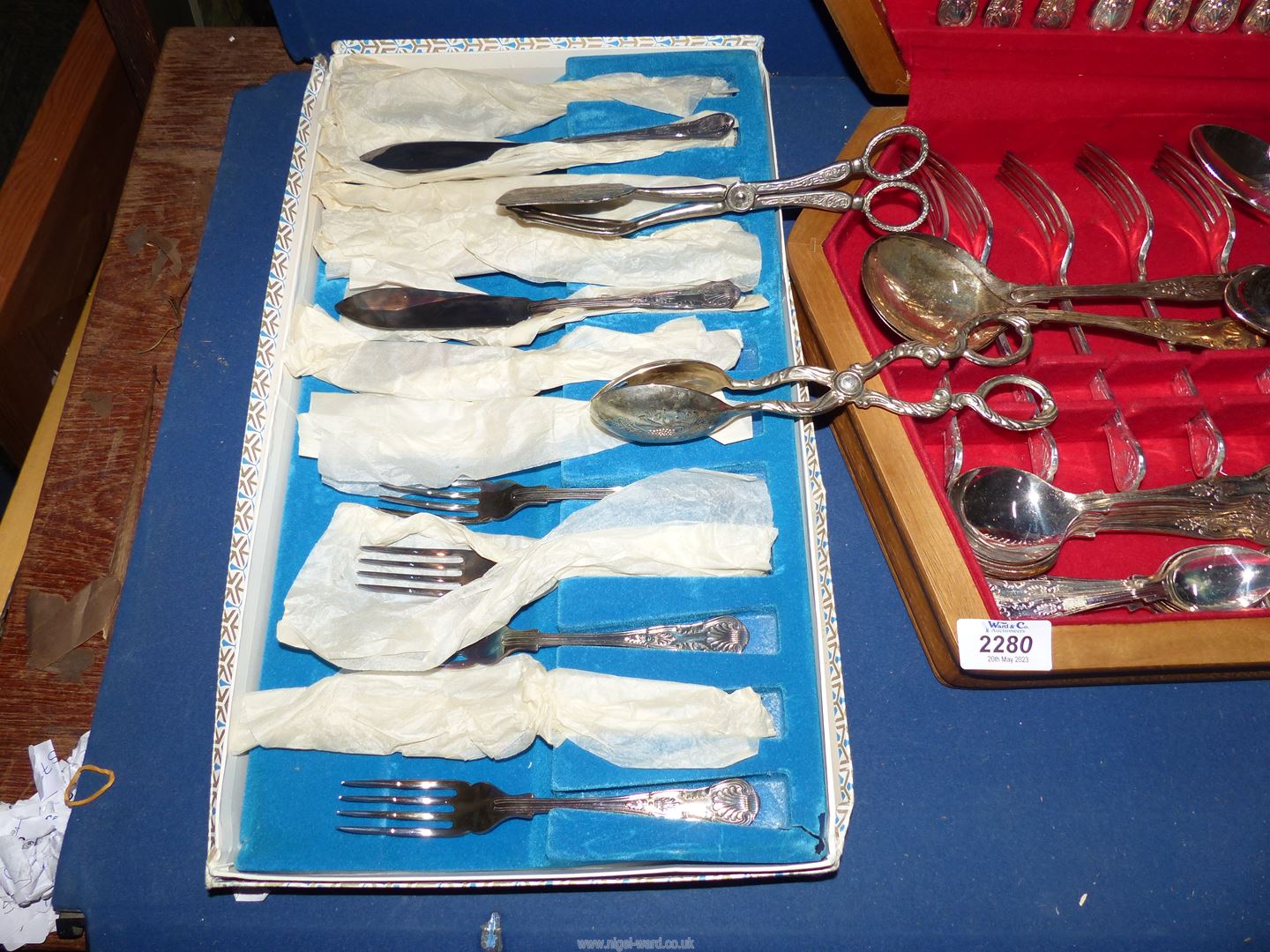A quantity of silver plated kings pattern cutlery including a wooden canteen six setting of dinner - Image 2 of 3