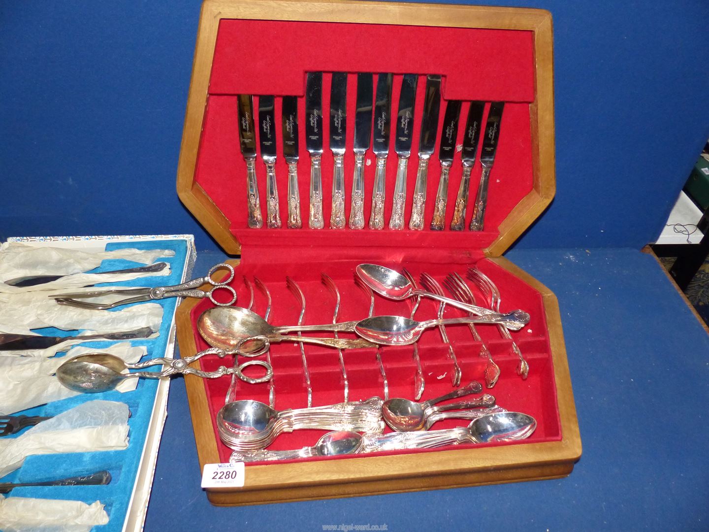 A quantity of silver plated kings pattern cutlery including a wooden canteen six setting of dinner - Image 3 of 3