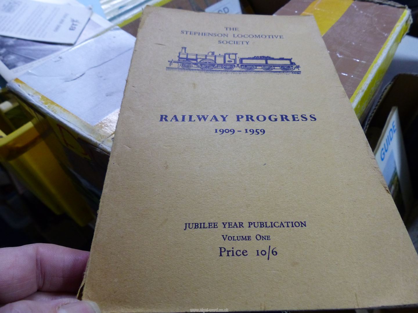 A quantity of railway books including 'ABC British Railway Locomotives, Summer Edition' 1961, - Image 4 of 4