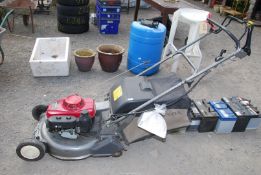 A Honda Roller HRD536 mower with grass box, good working order at time of lotting.