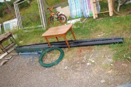 Lengths of plastic guttering, green chain link fencing and fencing wire, rotary line and table.