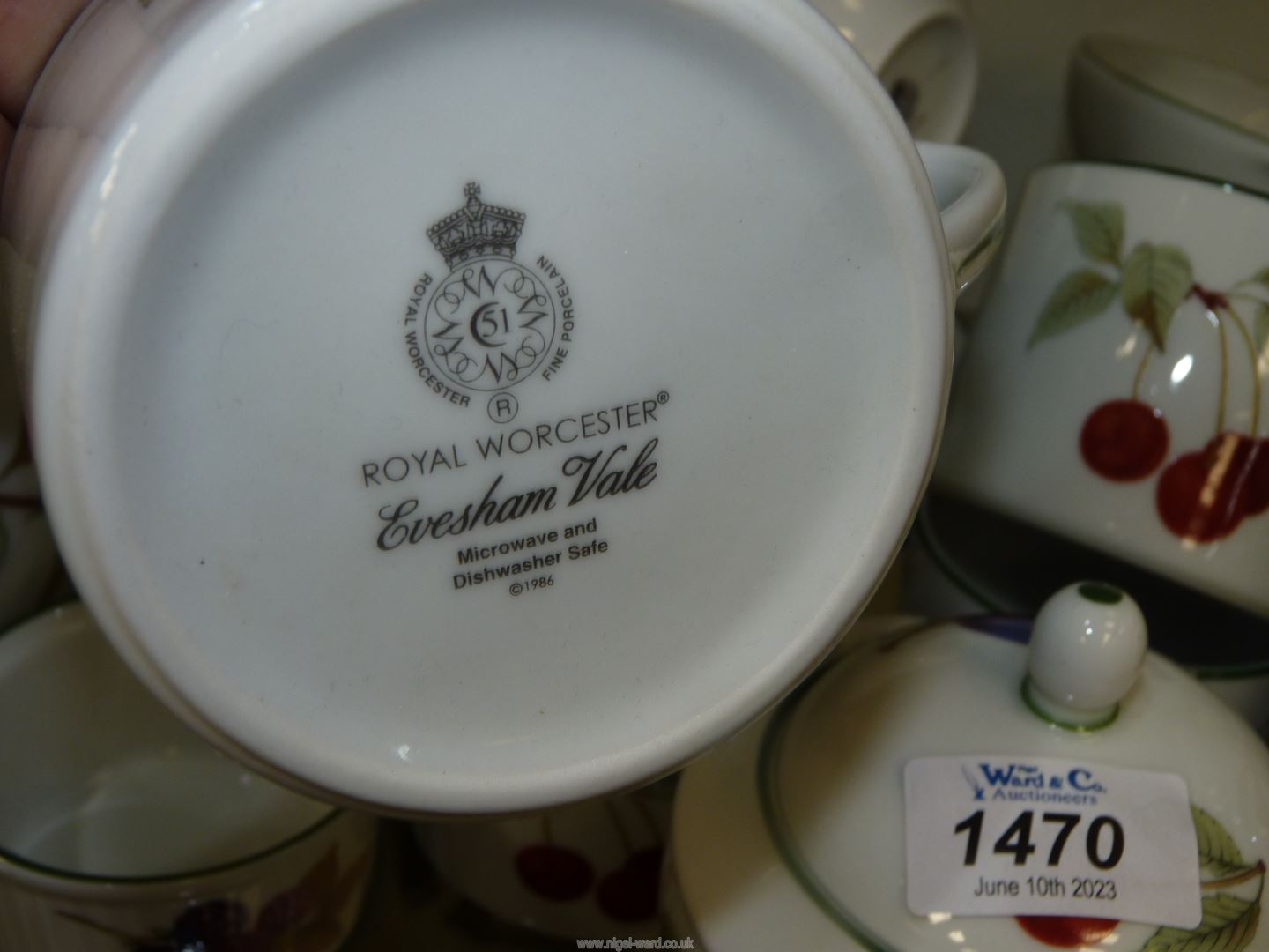 A quantity of Royal Worcester 'Evesham Vale' to include flan dish, vegetable dish, tea cups, - Image 2 of 2