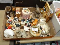 A quantity of animal ornaments including Beswick Corgi,