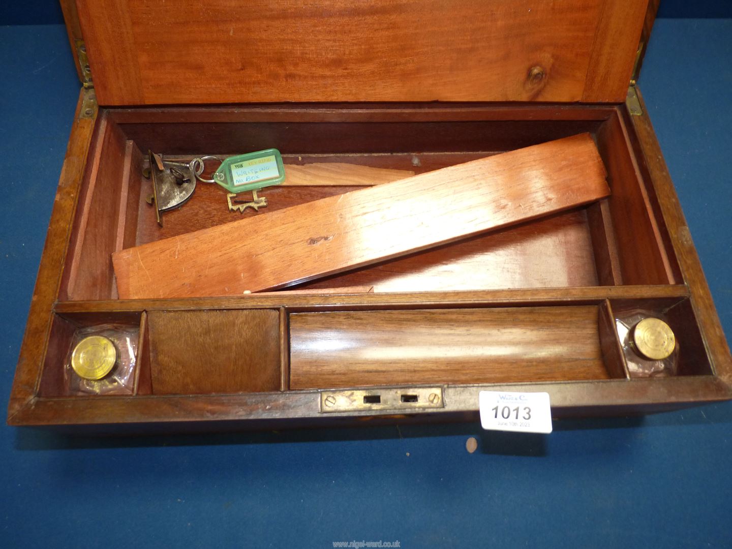 A satinwood Writing box with brass corners, leather writing slope, glass inkwells, - Image 5 of 5