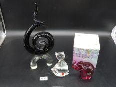 A quantity of glass comprising a glass sculpture,