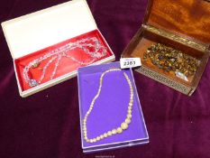 A mosaic jewellery box and contents,