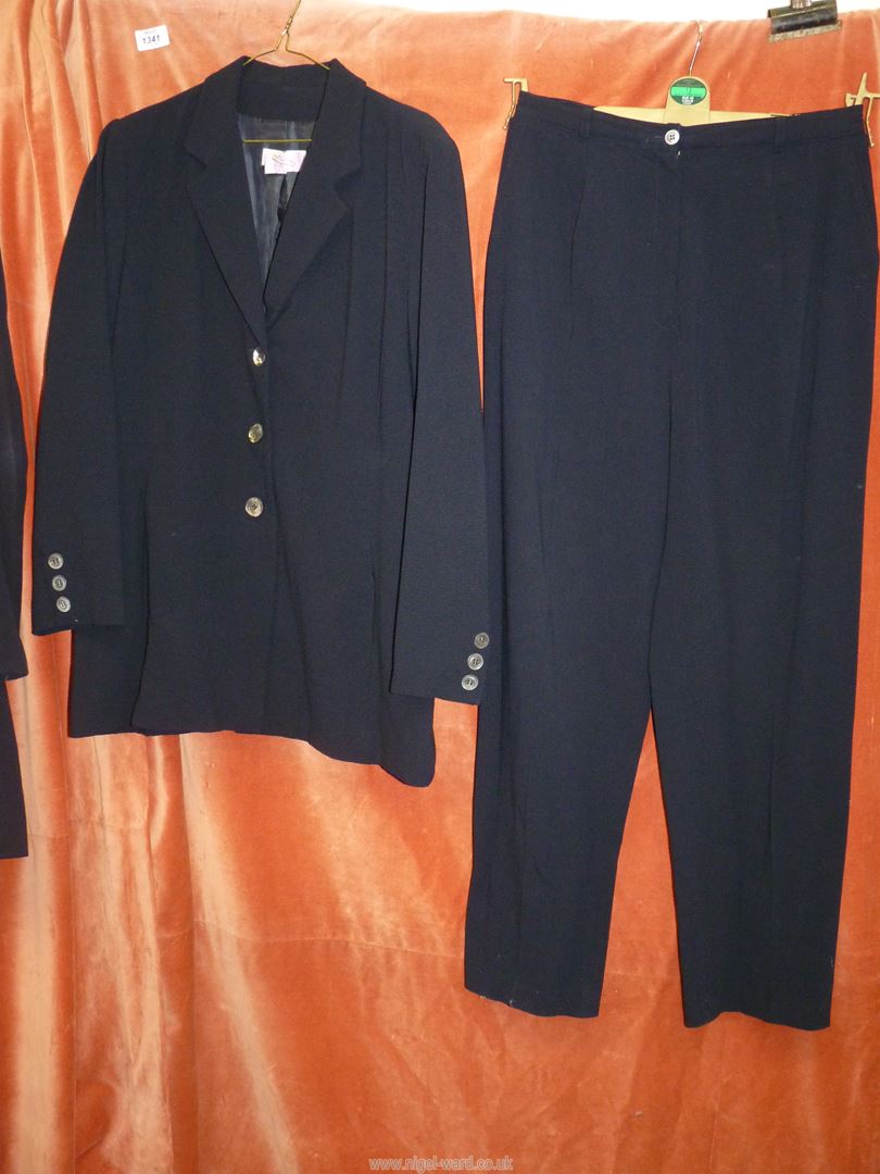 A Gerard Darel skirt suit in fine black seersucker style fabric(jacket EU size 42 and skirt EU size - Image 2 of 4