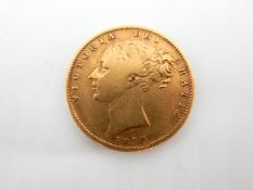 An 1858 Victoria Gold sovereign, 7.88gm.