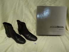 A pair of Aquatalia ankle boots in Luanna- Dry black leather,