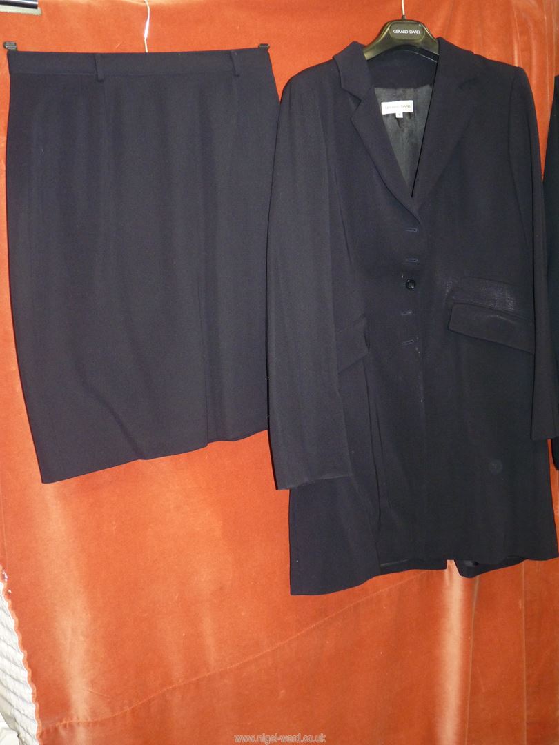 A Gerard Darel skirt suit in fine black seersucker style fabric(jacket EU size 42 and skirt EU size - Image 3 of 4