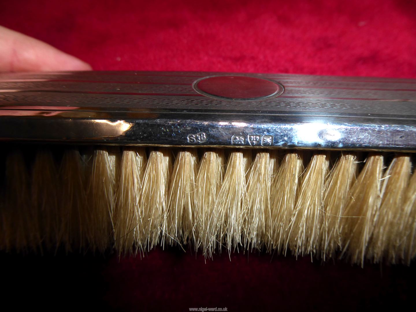 A pair of silver backed Brushes, Chester 1912, makers mark S. B. (Synyer & Beddoes). - Image 5 of 5