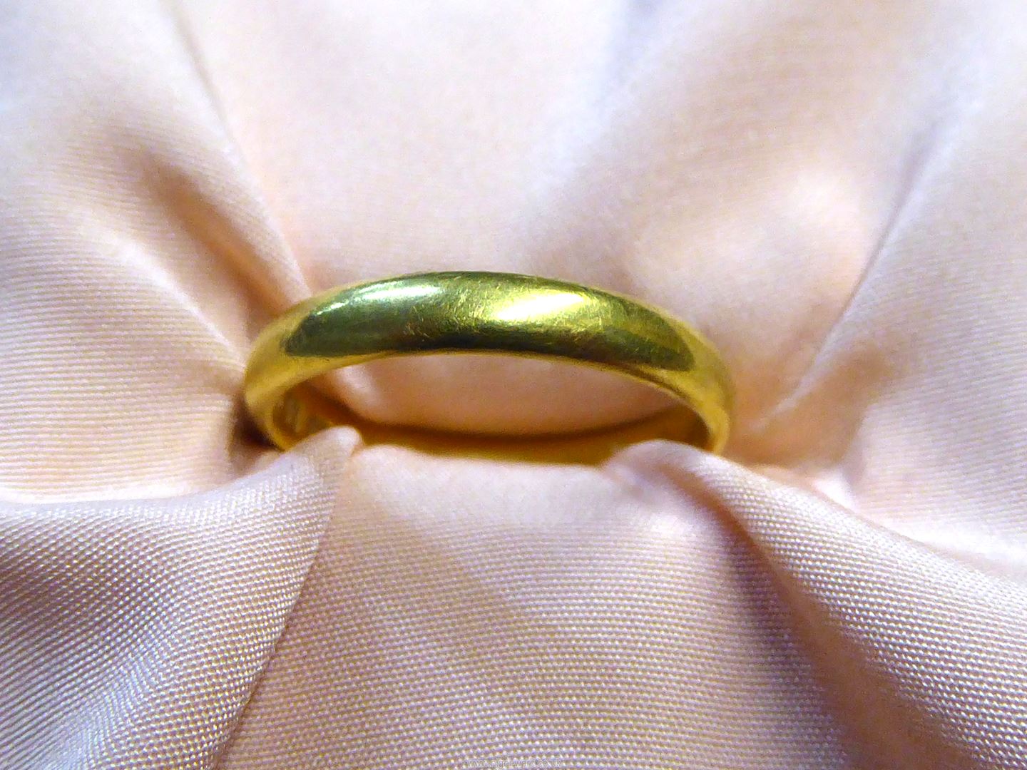 A 22ct gold Wedding band, date letter 'B', maker S.E., hallmark indistinct, size 'J 1/2', 3.37gm.