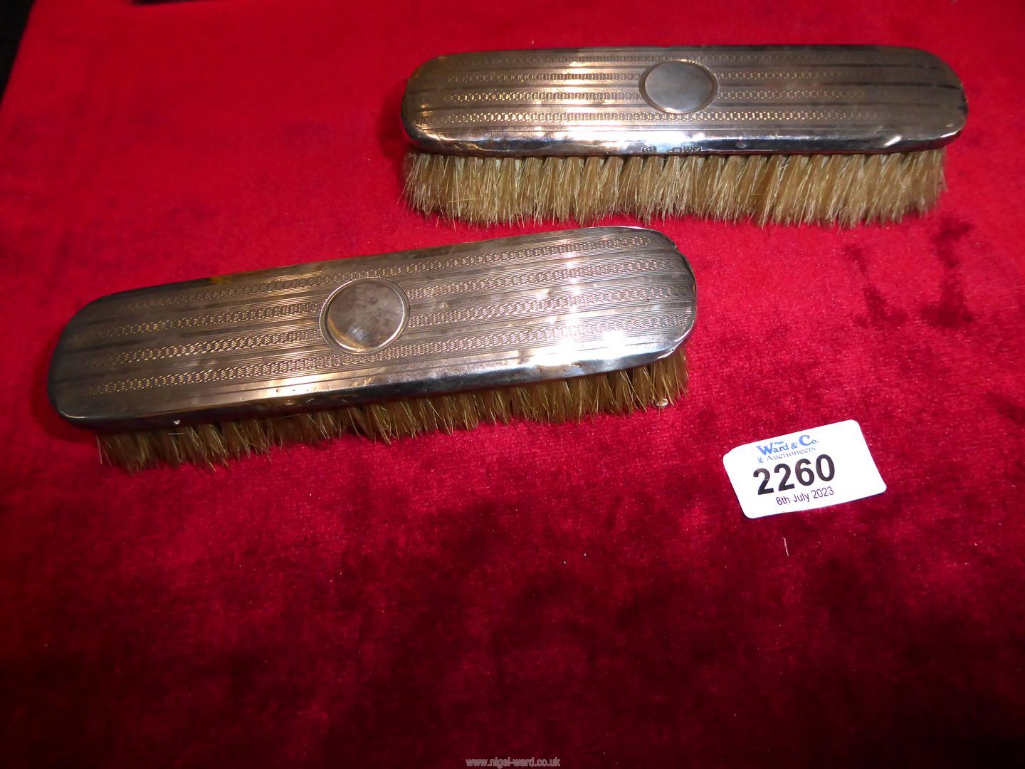 A pair of silver backed Brushes, Chester 1912, makers mark S. B. (Synyer & Beddoes). - Image 4 of 5