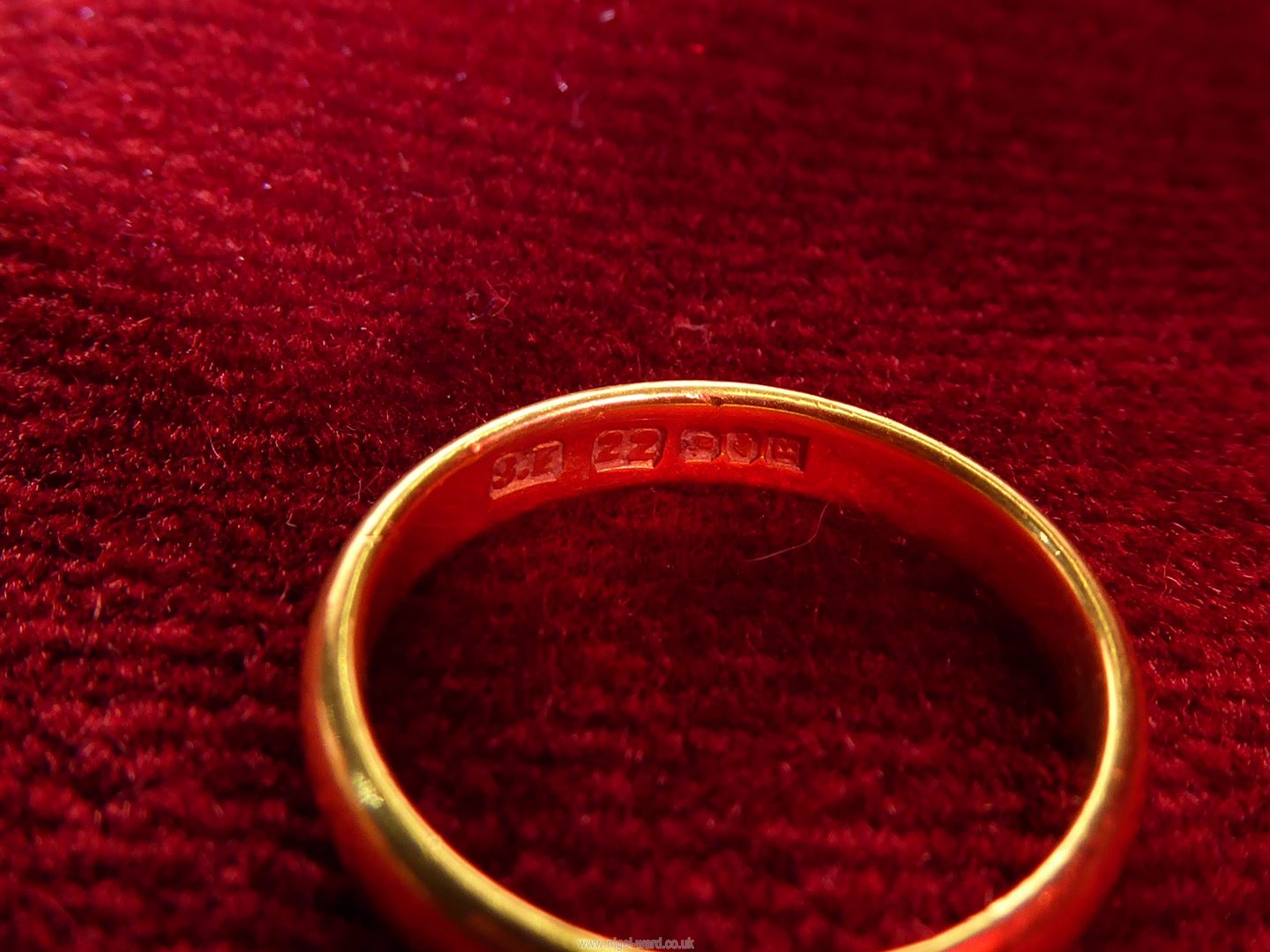 A 22ct gold Wedding band, date letter 'B', maker S.E., hallmark indistinct, size 'J 1/2', 3.37gm. - Image 3 of 3