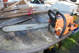 'Timber wolf' chainsaw with 18" cutter bar - Good compression.