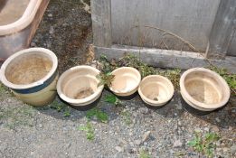 5 glazed pots - various sizes.