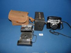 A Kodak Instamatic camera 400, box camera and a Yashica Minister D 35mm camera (cased).
